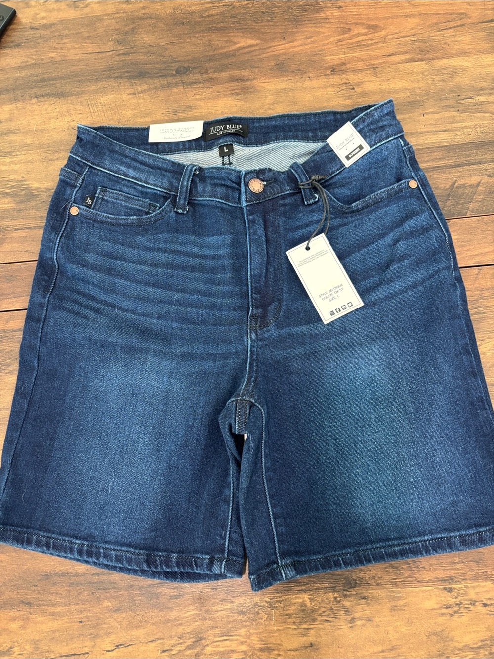 Judy Blue V-Front large shorts